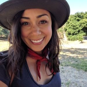 Meet your Posher, Raquel